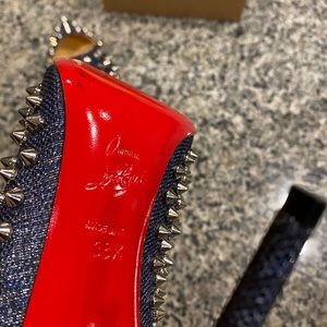 $1400 CHRISTIAN LOUBOUTIN
Denim Lame Lux Pigalle Follies 100 Spikes Pumps 38.5